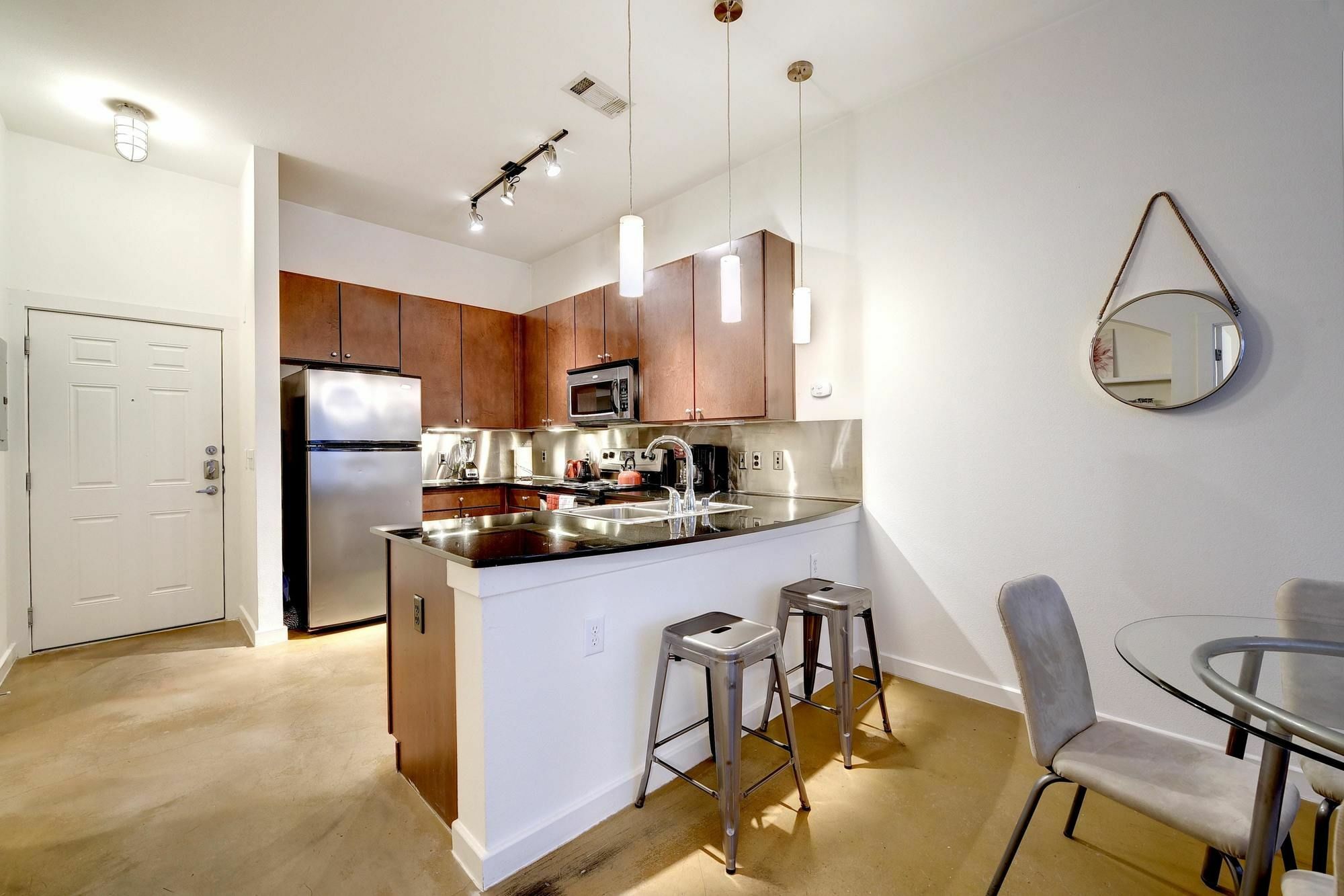 Hip Downtown Suite By Austinstays Exterior photo