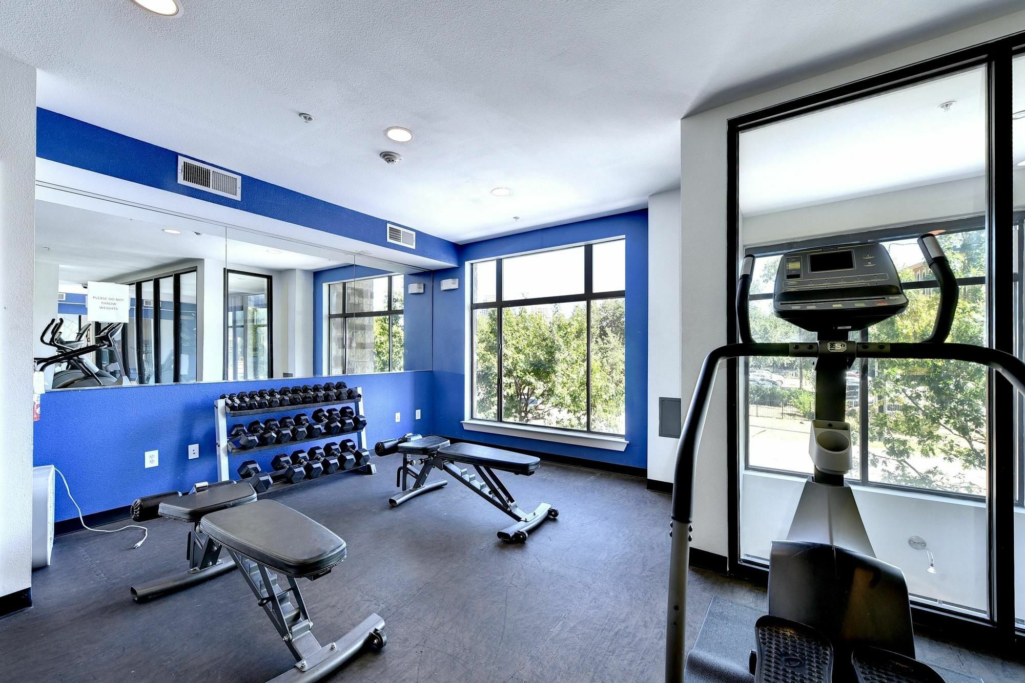 Hip Downtown Suite By Austinstays Exterior photo