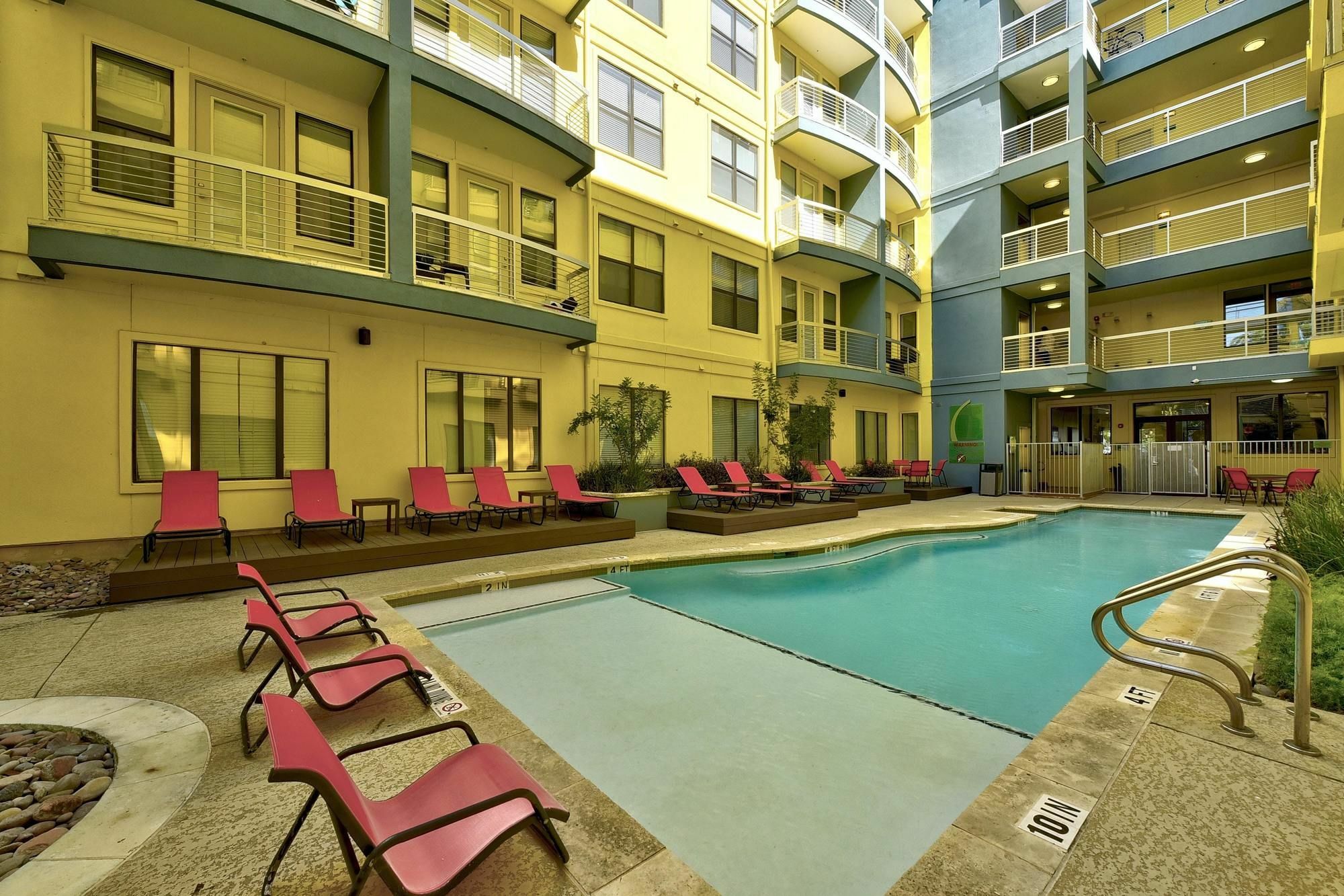 Hip Downtown Suite By Austinstays Exterior photo